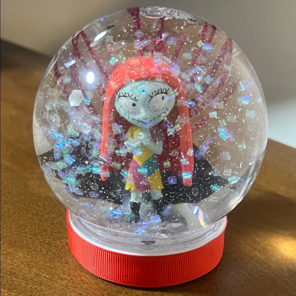 SALLY Snow Globe